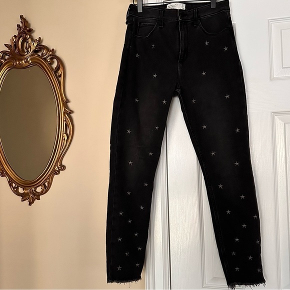 Abercrombie & Fitch Embroidered Stars Ankle Jean High Rise Raw Hem 4R/ 27 - Picture 1 of 9